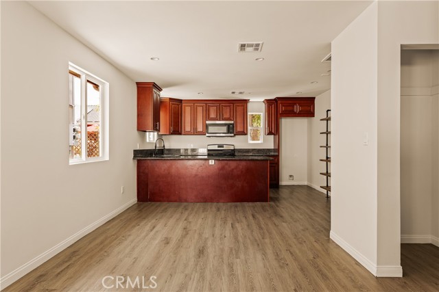 3848 Boyce Avenue, Los Angeles CA: https://media.crmls.org/medias/db896626-ffec-4d0c-949f-635f81acb02e.jpg