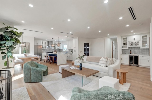 Detail Gallery Image 4 of 49 For 6852 6854 Atoll Avenue, North Hollywood,  CA 91605 - 4 Beds | 4 Baths