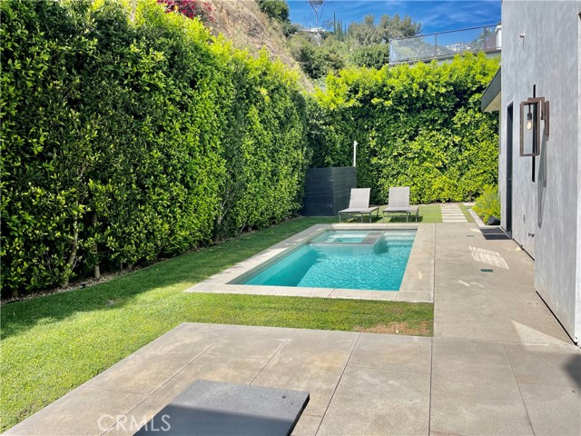 Detail Gallery Image 39 of 42 For 1319 Sunset Plaza Dr, Los Angeles,  CA 90069 - 4 Beds | 4/1 Baths