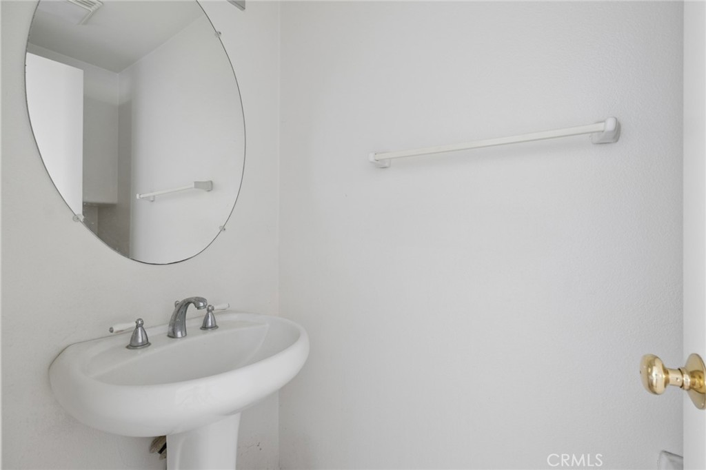 https://media.crmls.org/medias/db8b42bd-fa08-4919-bdf9-a02eb11b6f6c.jpg?preset=X-Large