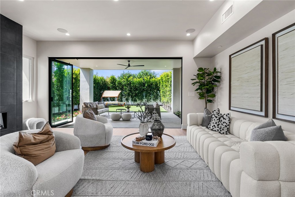 Db8b67aa B8c5 4f25 Ba00 E78c8079b7ed