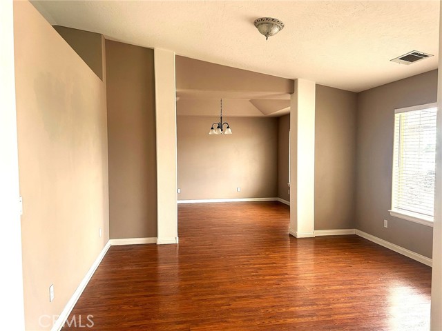 7076 Cataba Road, Oak Hills CA: https://media.crmls.org/medias/db8b9e49-60cb-4105-8fd2-9af51c71aa39.jpg