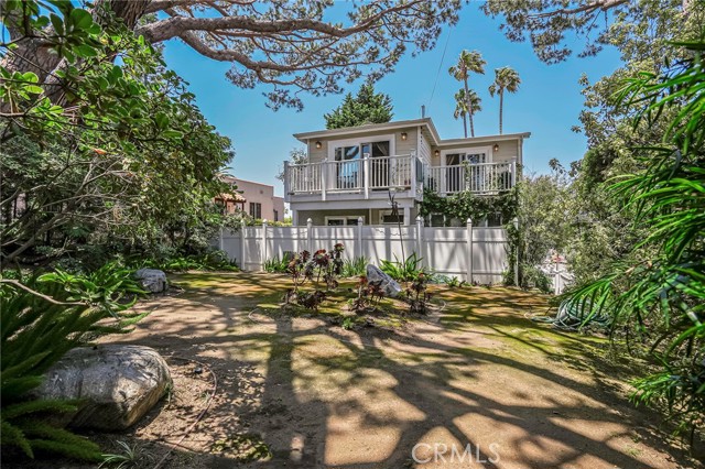 1561 Curtis Avenue, Manhattan Beach, California 90266, ,Residential Income,For Sale,Curtis,PV24251992