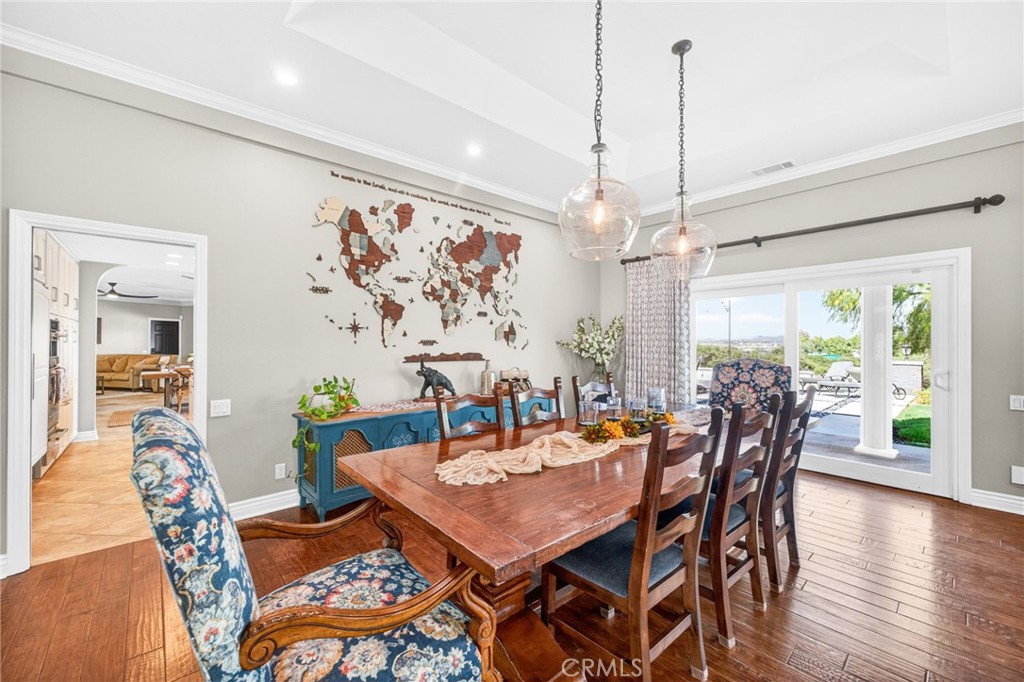 https://media.crmls.org/medias/db8cec80-c94b-4754-846d-557c5c9f0a18.jpg?preset=X-Large