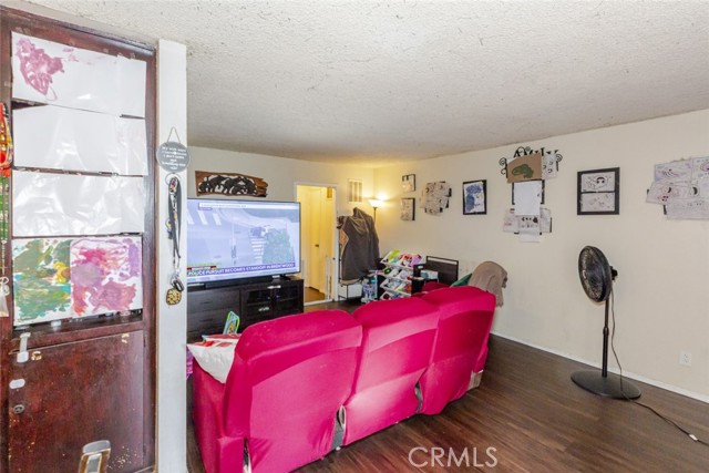 12401 Archwood Street, North Hollywood CA: https://media.crmls.org/medias/db8d4164-a587-49f9-8c6d-bcefe238fbf7.jpg