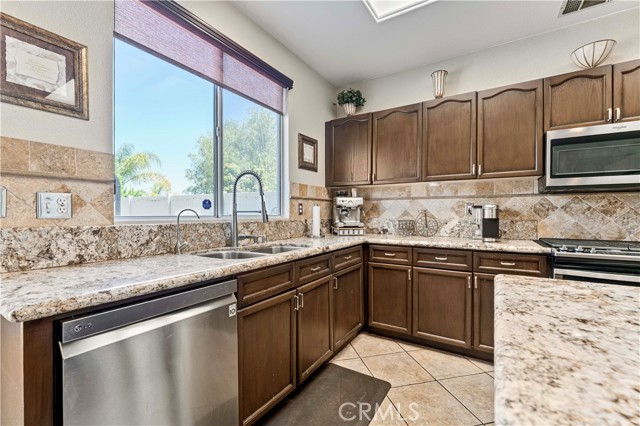3582 Cedar Ridge Lane, Corona CA: https://media.crmls.org/medias/db8e648f-4445-4b18-9edd-89e1440b9f1d.jpg