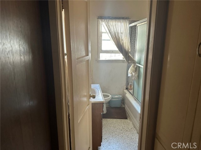 Detail Gallery Image 12 of 32 For 2549 Kansas Ave, South Gate,  CA 90280 - 2 Beds | 1 Baths