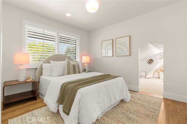 Image 38 of 73 For 4972 Park  