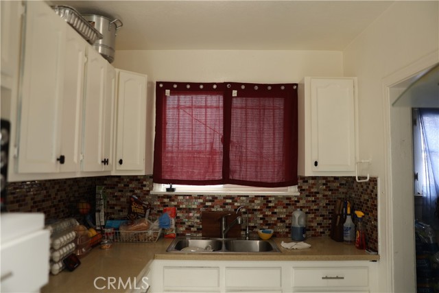 927 W 82nd Street, Los Angeles CA: https://media.crmls.org/medias/db8fe5a3-cf56-4912-868f-bf0fe9d39561.jpg