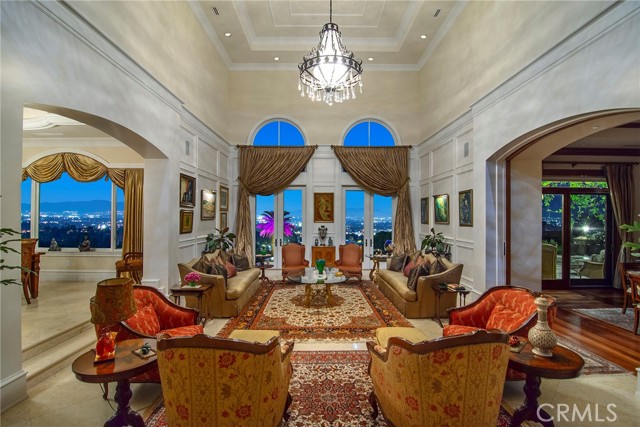 Detail Gallery Image 12 of 73 For 18933 La Montana Pl, Tarzana,  CA 91356 - 7 Beds | 6/1 Baths