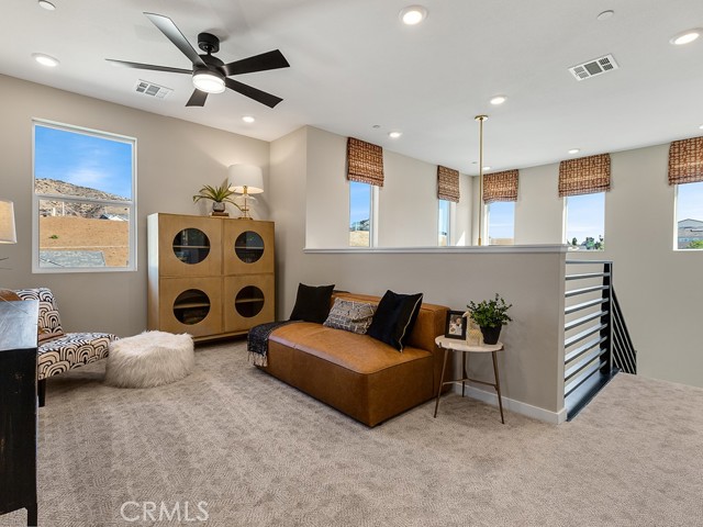 Detail Gallery Image 8 of 40 For 28905 Saddle Cir, Castaic,  CA 91384 - 3 Beds | 2/1 Baths