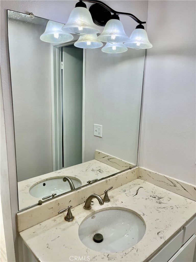 https://media.crmls.org/medias/db914501-9ecd-47e6-9d8f-a63b38049bc5.jpg?preset=X-Large