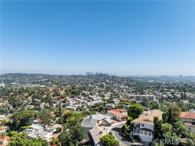 3916 Carnavon Way, Los Angeles CA: https://media.crmls.org/medias/db9241bb-aa24-4e4a-a301-92e5918d7250.jpg
