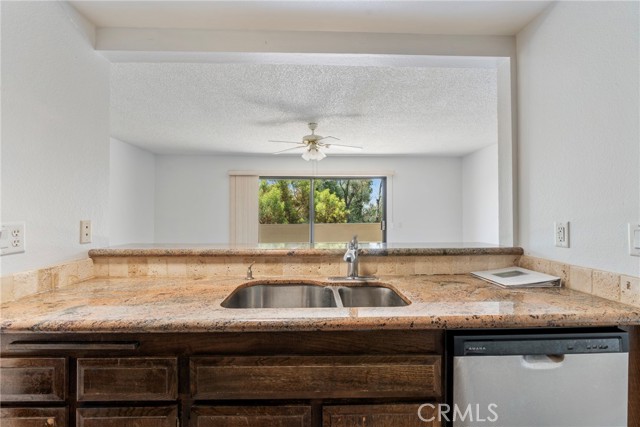 Detail Gallery Image 15 of 42 For 13624 La Jolla Cir #F,  La Mirada,  CA 90638 - 2 Beds | 2 Baths