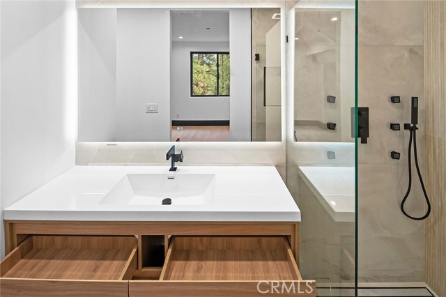 129 Winding Lane, Big Bear City CA: https://media.crmls.org/medias/db9407fa-3781-4129-b8b6-cd42473970f4.jpg