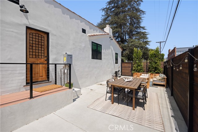 312 W Lutge Avenue, Burbank CA: https://media.crmls.org/medias/db943996-a6b4-47a9-beaf-a2c5cc8f83f6.jpg
