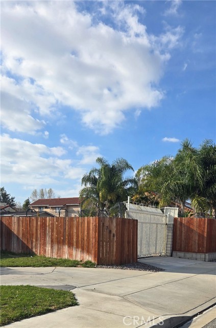 Detail Gallery Image 4 of 10 For 1788 N Acacia Ave, Rialto,  CA 92376 - 3 Beds | 2 Baths