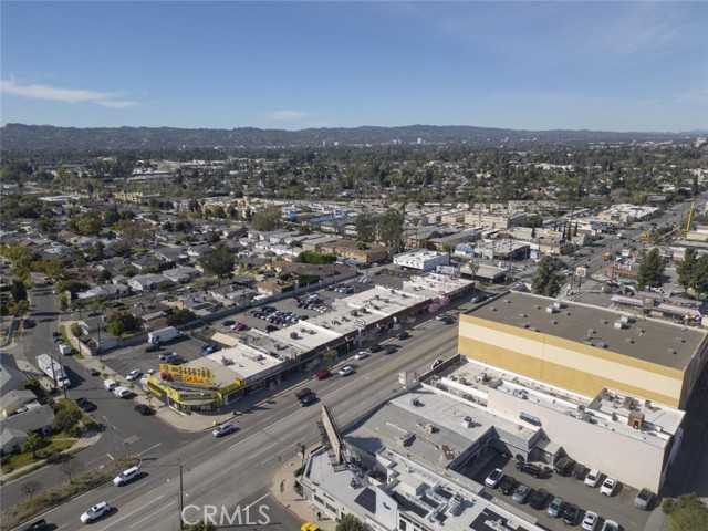 12816 Victory Boulevard, Valley Glen CA: https://media.crmls.org/medias/db9565ee-24d9-4aa6-b134-bf4487a833bb.jpg