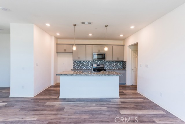 Detail Gallery Image 5 of 64 For 27638 Sawtooth Ln, Canyon Country,  CA 91387 - 3 Beds | 2/1 Baths