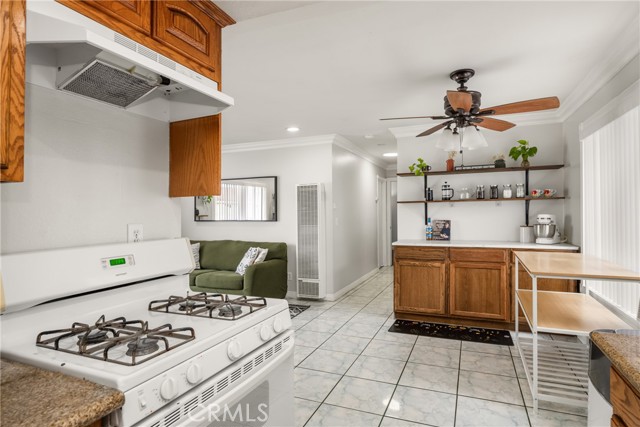 Detail Gallery Image 7 of 16 For 21913 Belshire Ave #3,  Hawaiian Gardens,  CA 90716 - 2 Beds | 1 Baths