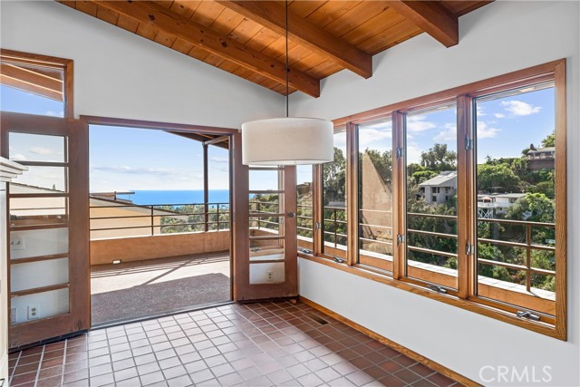 Detail Gallery Image 5 of 36 For 967 Meadowlark Ln, Laguna Beach,  CA 92651 - 3 Beds | 3/1 Baths