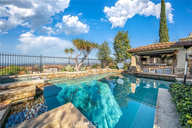 Detail Gallery Image 4 of 36 For 19 Momento, Irvine,  CA 92603 - 5 Beds | 4/1 Baths