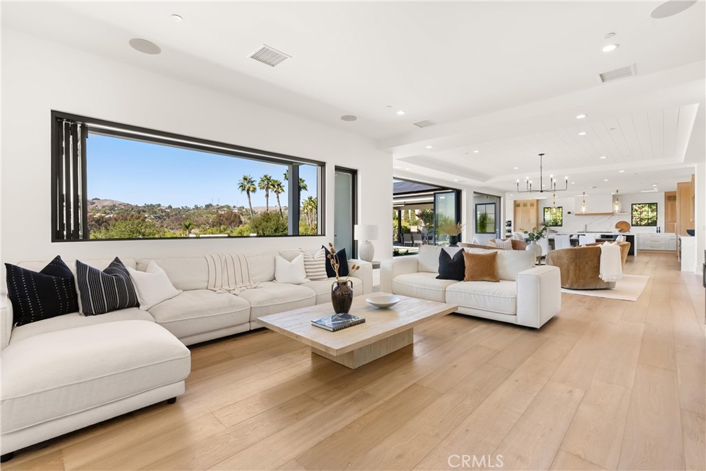 MLS #OC25251950 image #5