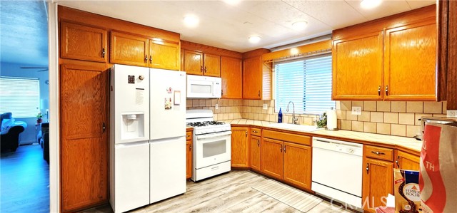 Detail Gallery Image 8 of 23 For 28799 via Playa Del Rey, Murrieta,  CA 92563 - 2 Beds | 2 Baths