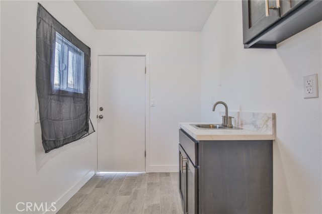 9218 Hooper Avenue, Los Angeles CA: https://media.crmls.org/medias/db974978-8187-4756-b788-33a939c13d37.jpg