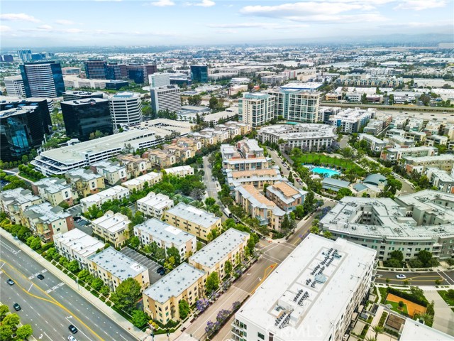 31 Soho, Irvine CA: https://media.crmls.org/medias/db975e1d-c3ed-4bb6-9a14-44a03ef45e12.jpg