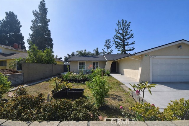 Detail Gallery Image 4 of 17 For 1912 E Clifpark, Anaheim,  CA 92805 - 4 Beds | 2 Baths