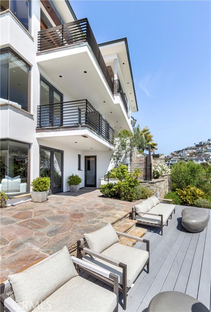 86 Emerald Bay, Laguna Beach CA: https://media.crmls.org/medias/db99d057-6609-43b2-bcc0-5844cfa8307c.jpg
