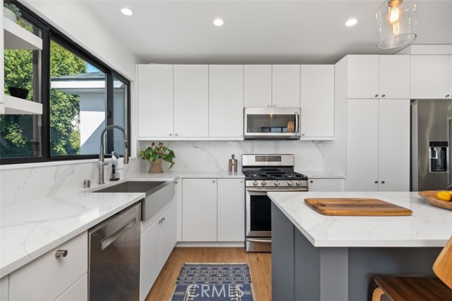 2329 Vineyard Avenue, Los Angeles CA: https://media.crmls.org/medias/db9a4bbf-790d-4f43-b5ea-275ee1edd64c.jpg
