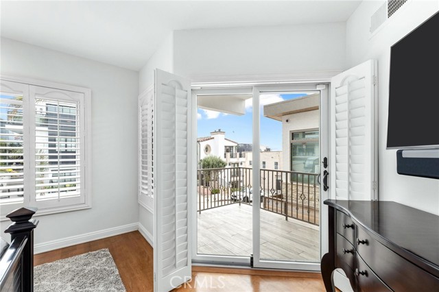 Detail Gallery Image 26 of 55 For 133 33rd St, Hermosa Beach,  CA 90254 - 4 Beds | 4/1 Baths