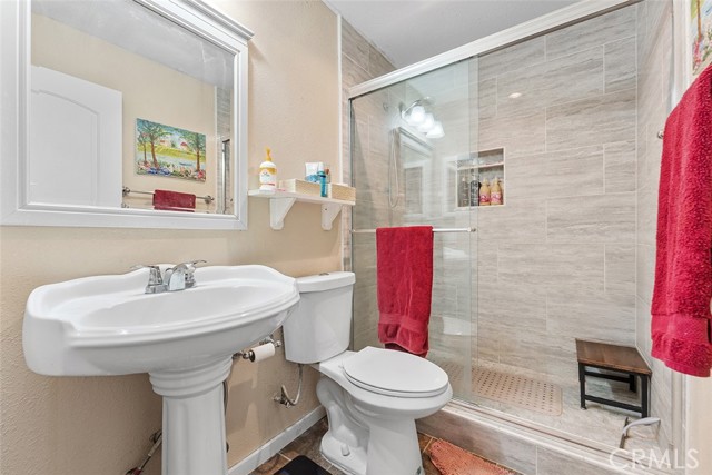 Detail Gallery Image 20 of 34 For 40177 Lakeview Dr, Big Bear Lake,  CA 92315 - 3 Beds | 2 Baths