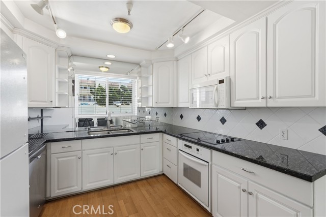 29641 Western Avenue, Rancho Palos Verdes, California 90275, 2 Bedrooms Bedrooms, ,2 BathroomsBathrooms,Residential,For Sale,Western,SB26075391