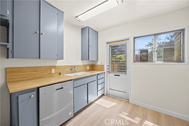 5188 VIllage Green, Los Angeles CA: https://media.crmls.org/medias/db9cb6c1-7319-4d6a-80e1-002e6019d512.jpg