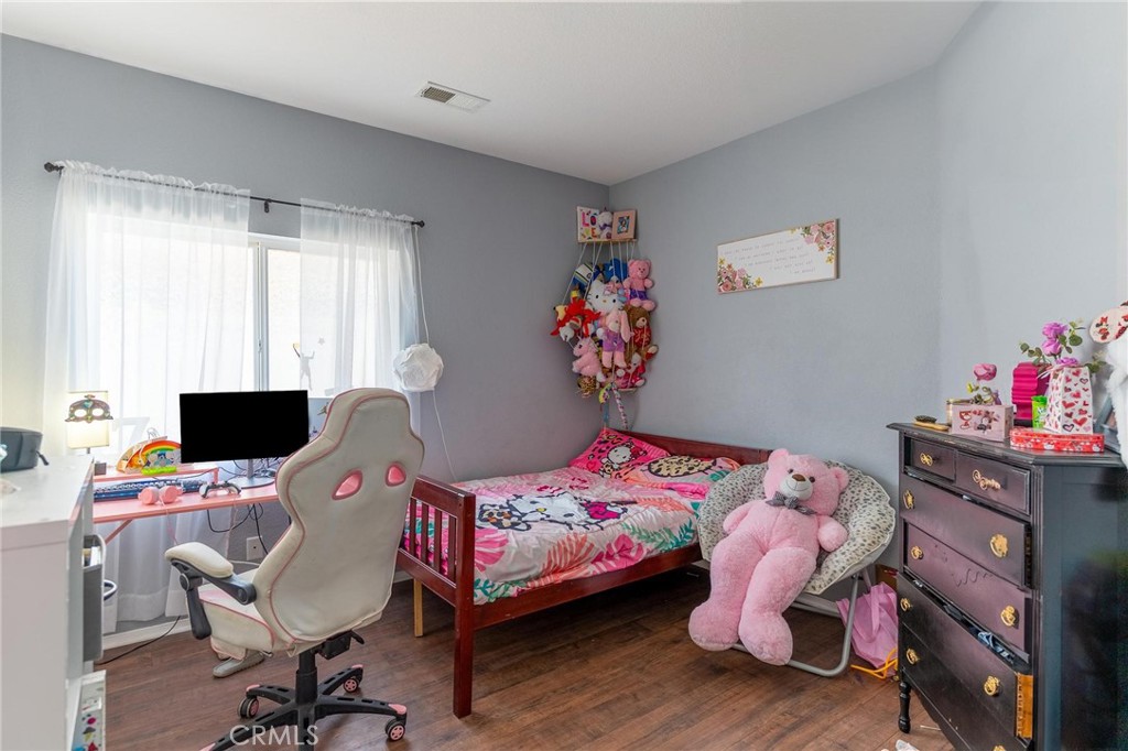 https://media.crmls.org/medias/db9dc370-904a-465b-8617-491b5f947d2a.jpg?preset=X-Large