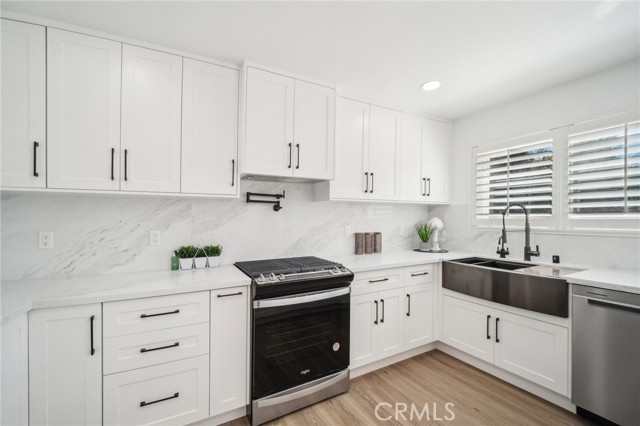 19040 Celtic Street, Porter Ranch CA: https://media.crmls.org/medias/db9e39bc-d675-4eaf-ae65-89074b5cfde3.jpg