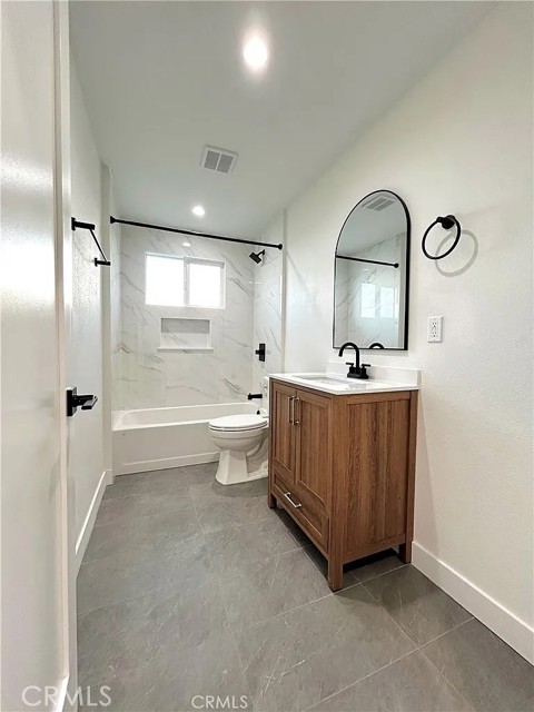 13186 Herron Street, Sylmar CA: https://media.crmls.org/medias/db9e8e76-2200-4d9e-b55e-2fe2a8b13808.jpg