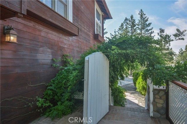 971 Grass Valley, Lake Arrowhead CA: https://media.crmls.org/medias/db9f3055-372f-49c0-946c-eddffcbd431c.jpg