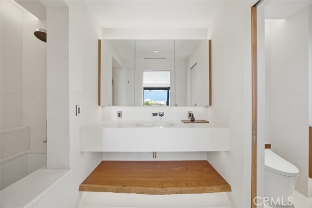 101 N Poinsettia Avenue, Manhattan Beach CA: https://media.crmls.org/medias/db9fc18e-3b39-4210-bffc-a8daff4113d2.jpg