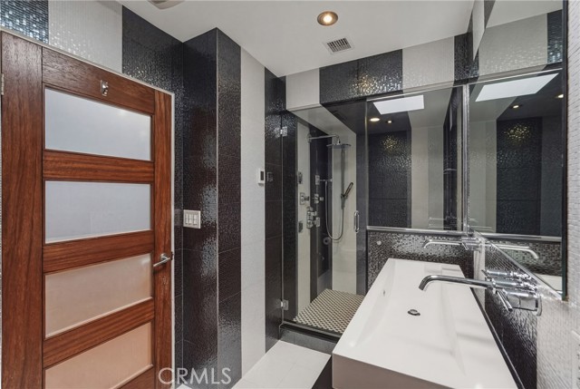 Detail Gallery Image 25 of 48 For 13231 Fiji Way #H,  Marina Del Rey,  CA 90292 - 3 Beds | 2/1 Baths