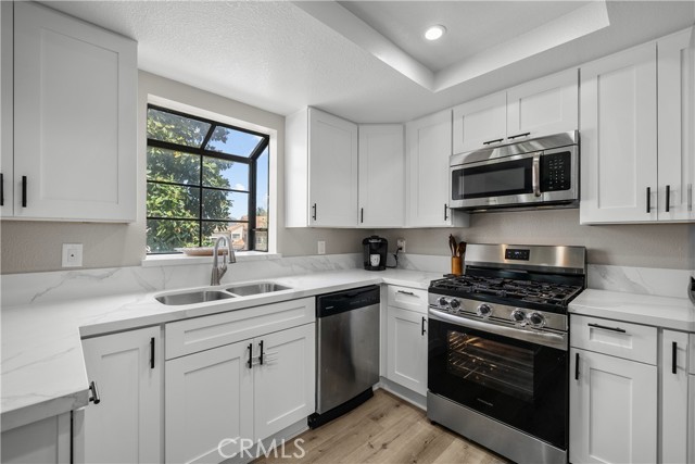 Detail Gallery Image 2 of 38 For 18114 Erik Ct #5131,  Canyon Country,  CA 91387 - 3 Beds | 2 Baths