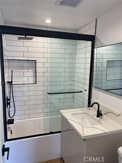 Detail Gallery Image 14 of 17 For 7051 Garden Grove, Reseda,  CA 91335 - 3 Beds | 2 Baths