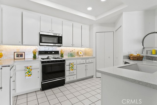 Detail Gallery Image 9 of 32 For 10371 Garden Grove Boulevard #20,  Garden Grove,  CA 92843 - 3 Beds | 3 Baths