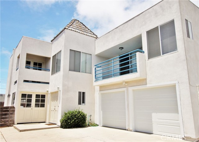 3211 Broad Street B Newport Beach, California Lovely light and bright upstairs two bedroom back unit located close to Hoag hospital and a short distance to Newport Harbor. Freshly painted, remodeled kitchen, new cabinets and sinks in the bathrooms. Beautiful laminate flooring, formal dining area, inside laundry with washer and dryer in the kitchen closet. Living room with fireplace and balcony. Master bedroom with balcony and walk-in closet. Two car garage with automated garage door openers as well as street parking. Close to beaches, freeway 55, restaurants, shopping, and other amenities. Gas, water, sewer, and trash are included.