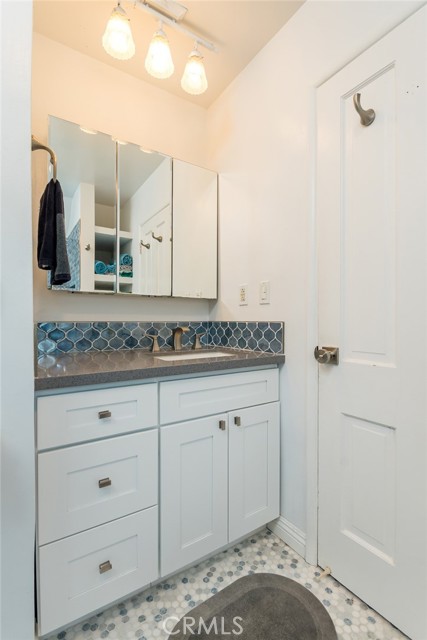 1967 Hilldale Drive, La Canada Flintridge CA: https://media.crmls.org/medias/dba2641b-529e-4cb9-b695-b43327cdf033.jpg
