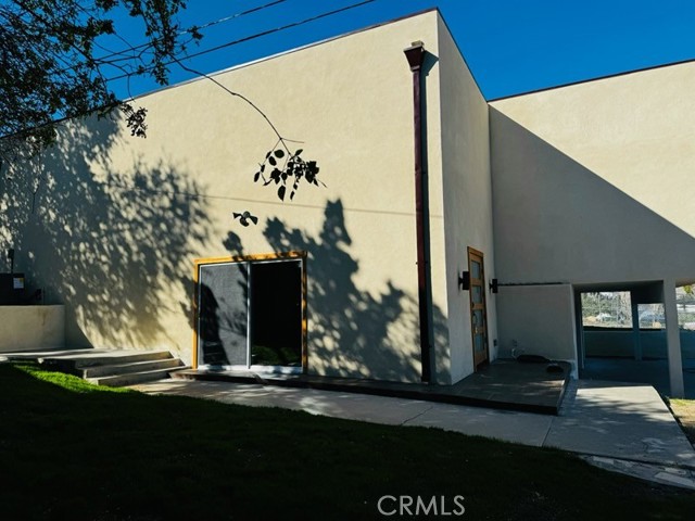 Detail Gallery Image 2 of 4 For 21655 Temescal Canyon, Corona,  CA 92883 - 3 Beds | 2/1 Baths