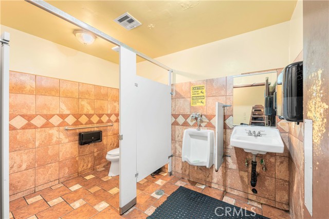 1020 E K E Avenue, Lancaster CA: https://media.crmls.org/medias/dba37055-2122-4751-9ff4-029f1a73bd32.jpg